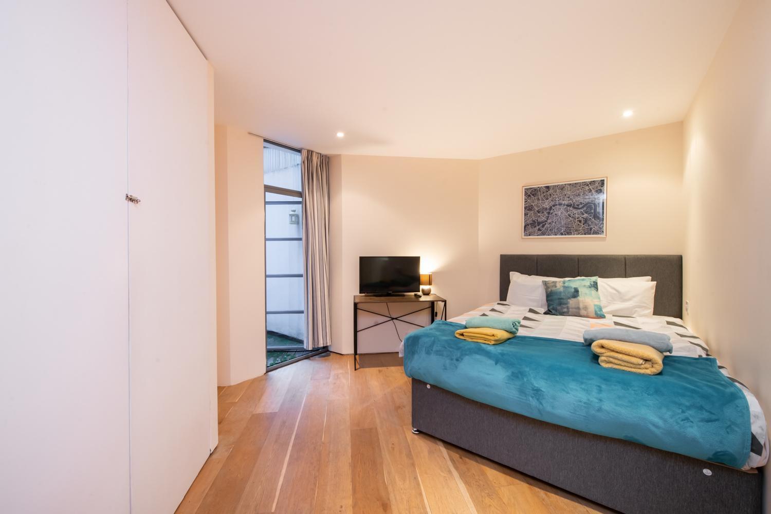 Pollen Street, Three-bedroom Flat Лондон